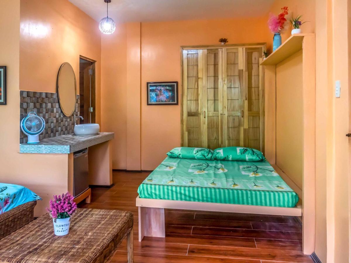 Blue Moon Guesthouse Puerto Princesa Ngoại thất bức ảnh