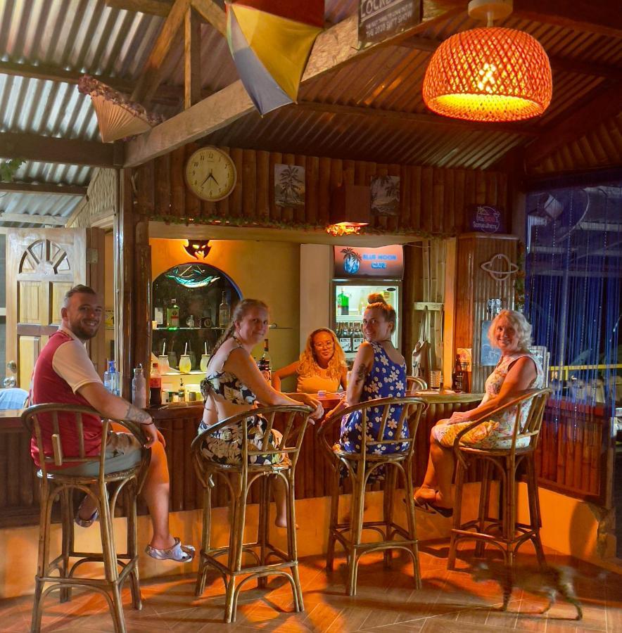 Blue Moon Guesthouse Puerto Princesa Ngoại thất bức ảnh