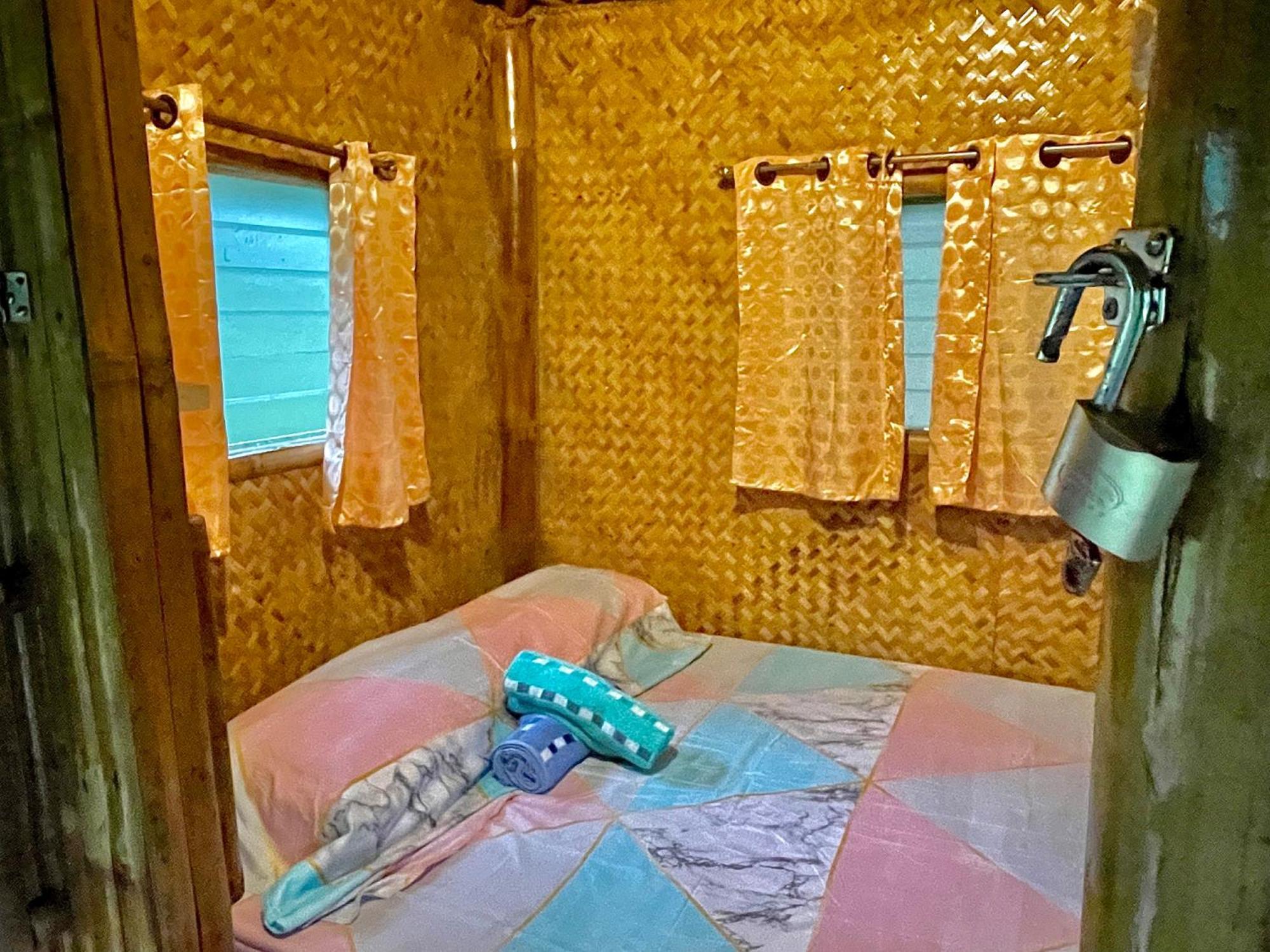 Blue Moon Guesthouse Puerto Princesa Ngoại thất bức ảnh